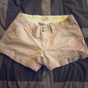 Old Navy 3 1/2 inch Khaki short