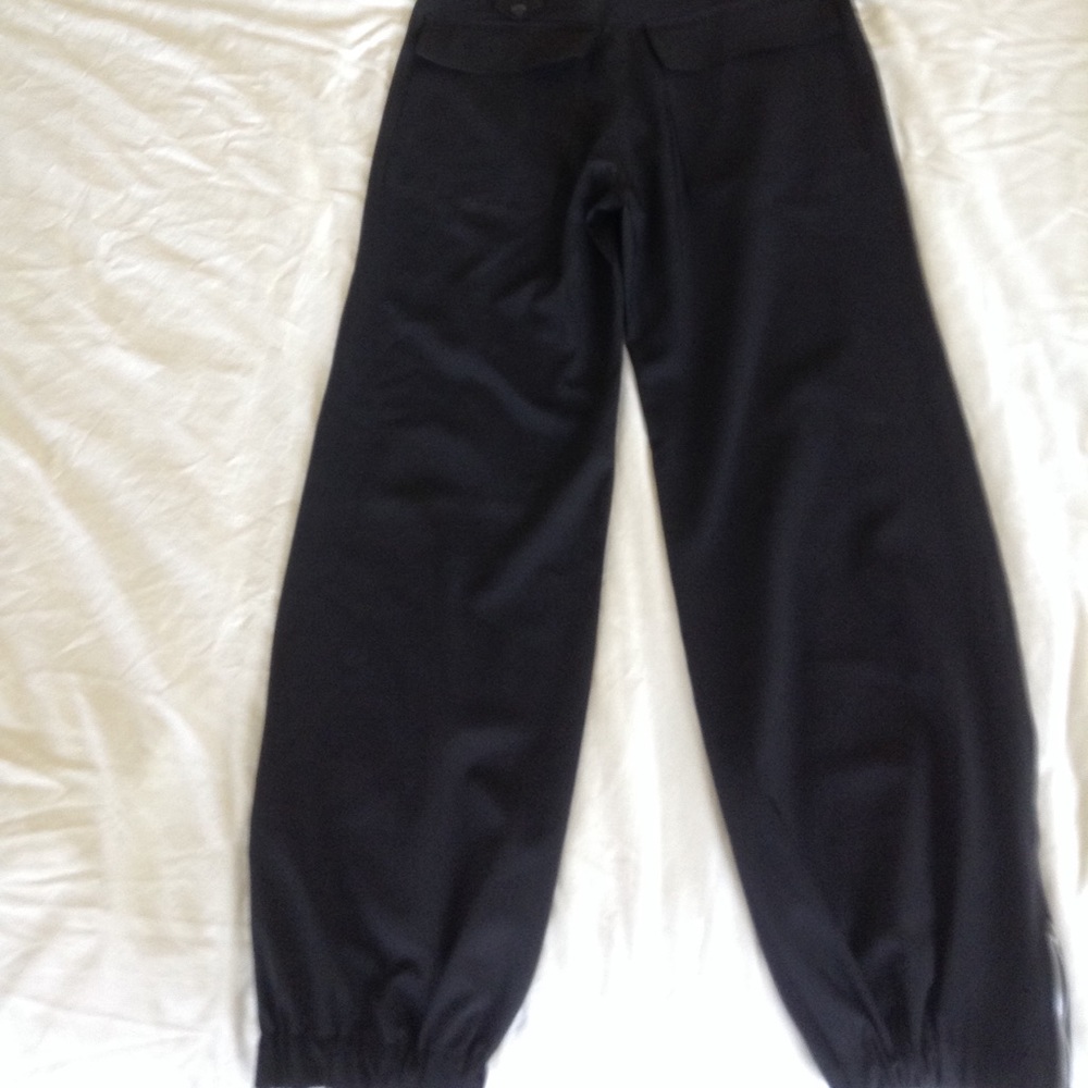Black slacks. - Picture 4 of 5