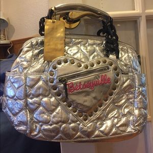 BETSYVILLE Metallic Bowler