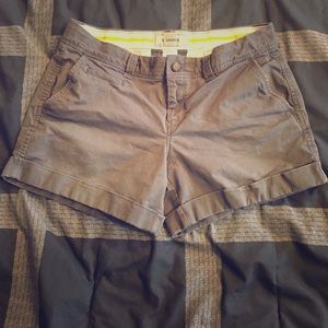 Old Navy Gray 5" Khaki shorts • size 8