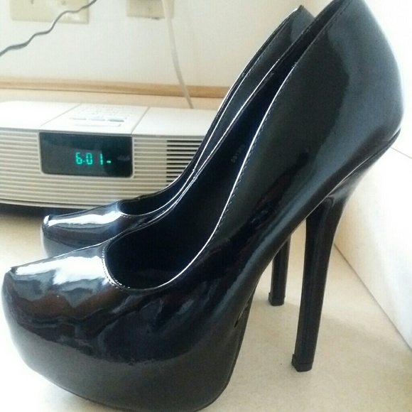 Black Heels - Picture 3 of 3