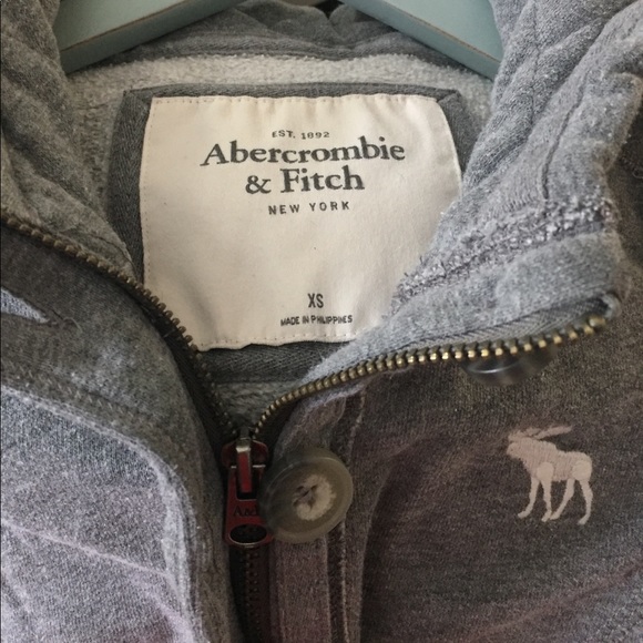 Sip and button up sweater - Picture 3 of 3