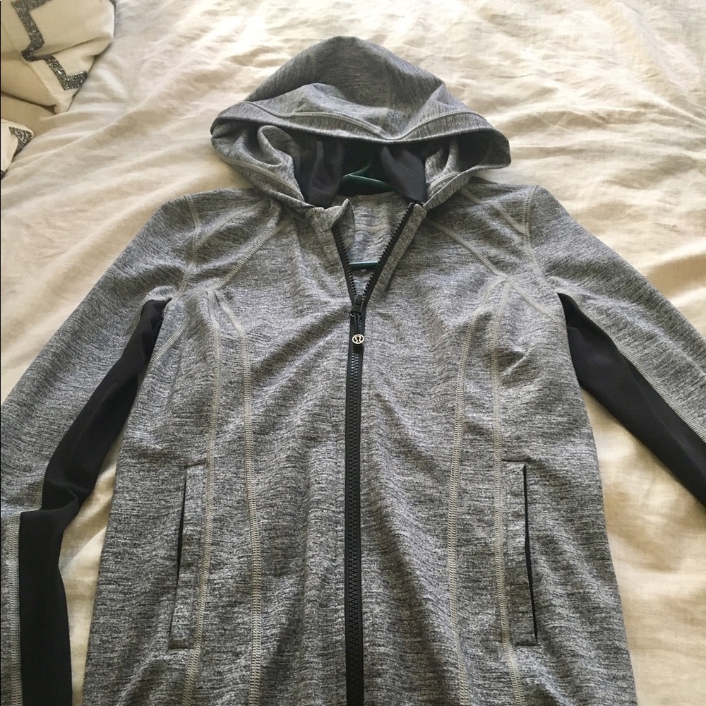 Lululemon jacket size 4
