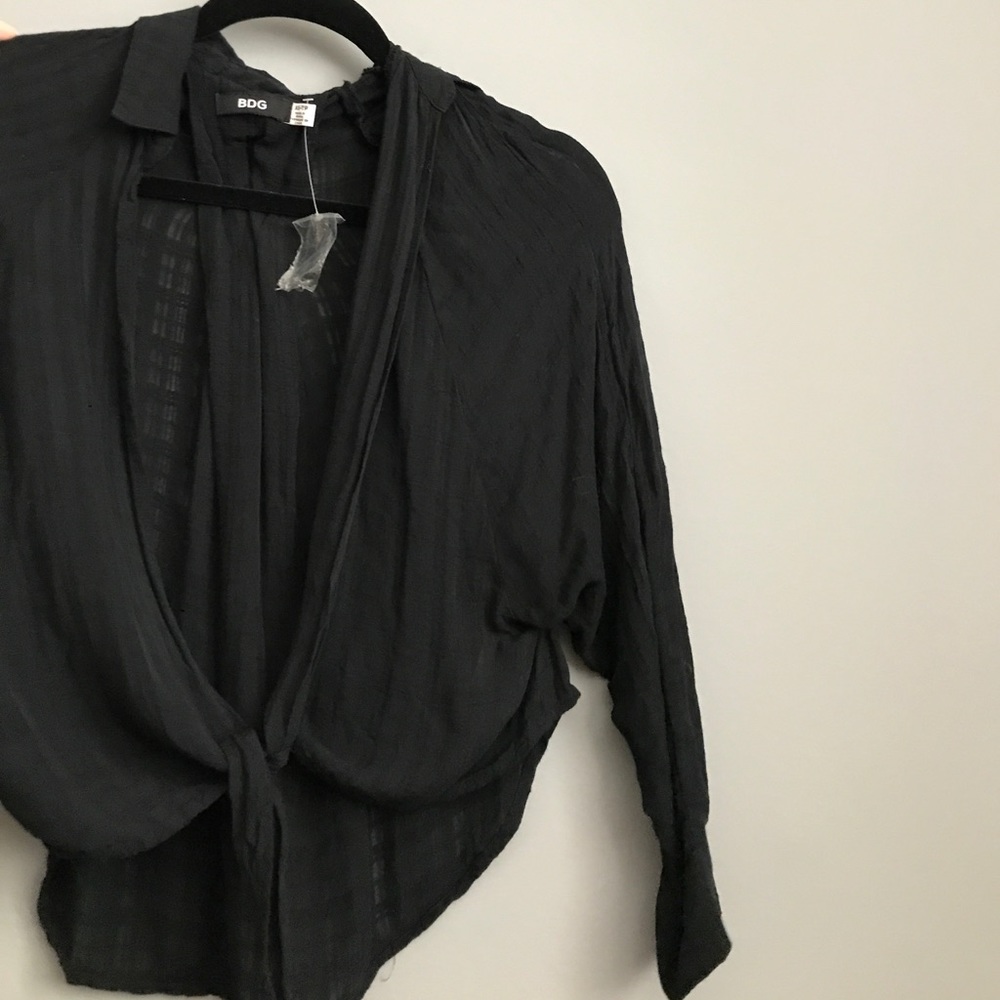 Lightweight black tie top
