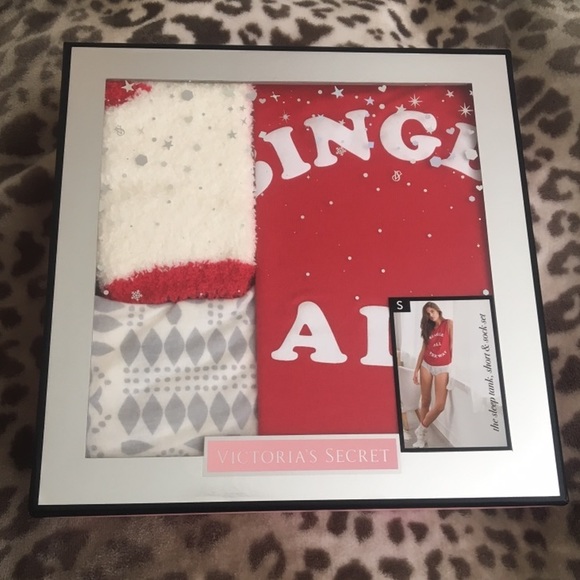 Victoria's Secret Single All the Way Bundle - Picture 2 of 3