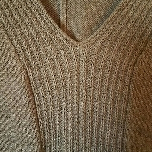 Brown sweater - Picture 2 of 4