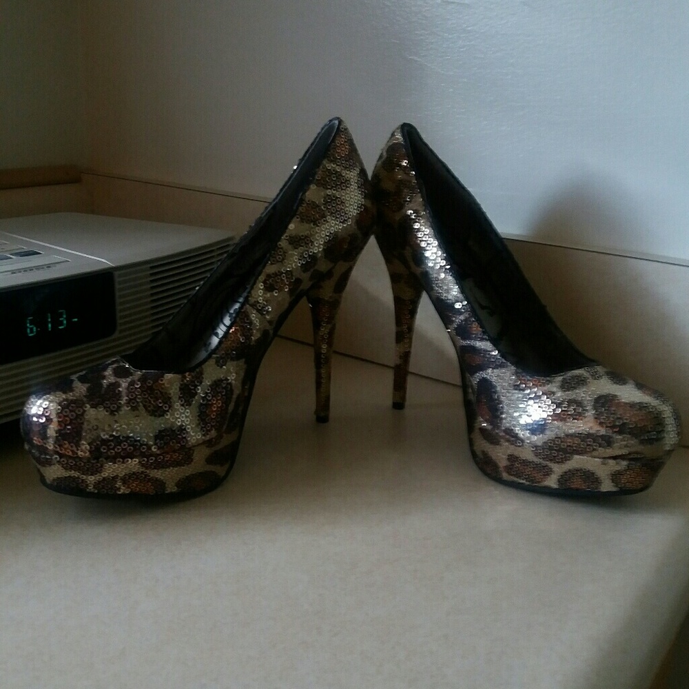 Leopard Print (Sequin) Shoes - image 1