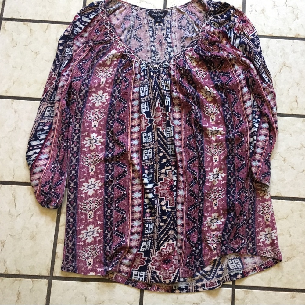 A flowing long sleeve Lucky Brand Top!