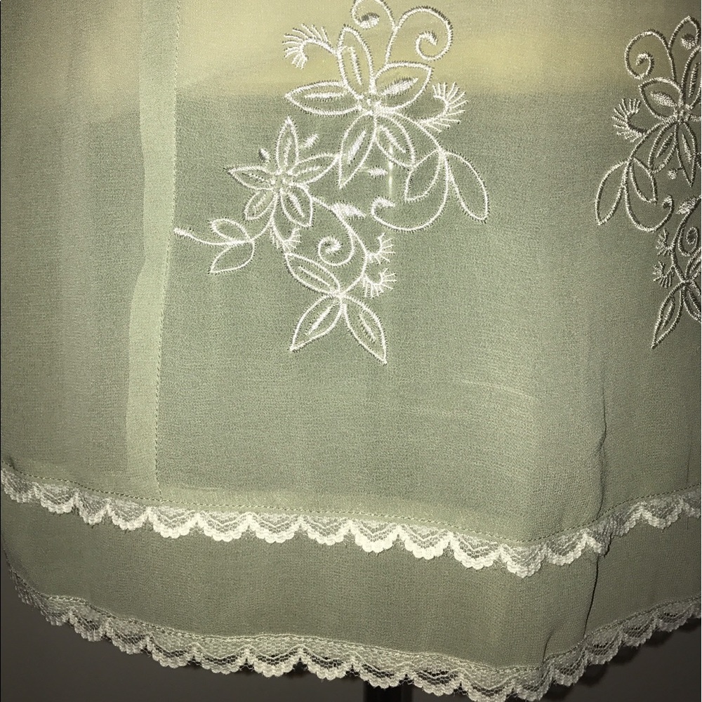 NWT Torrid chiffon blouse with embroidery & lace - Picture 3 of 8
