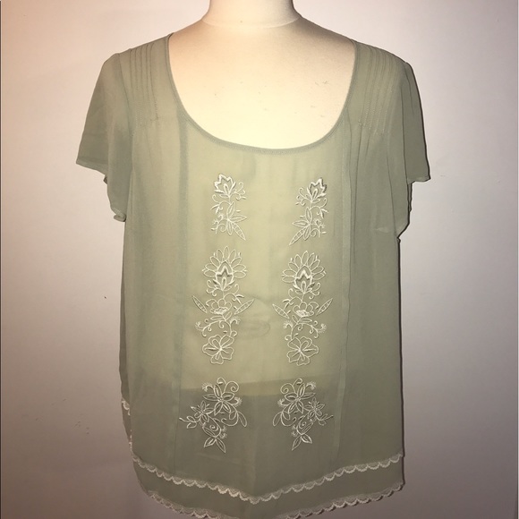 torrid Tops - NWT Torrid chiffon blouse with embroidery & lace