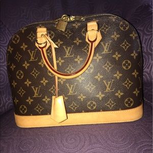 **NEW** Authentic Louis Vuitton Clutch Purse!