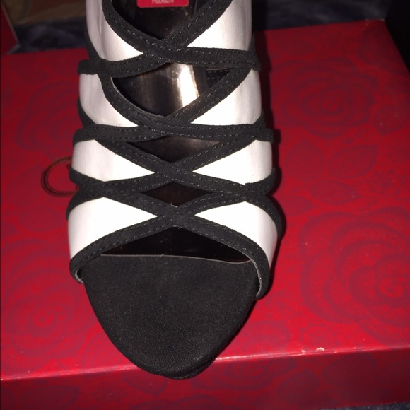 Carlos Santana sandals - Picture 4 of 5