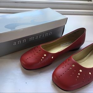 New. Never worn Ann Marino flats. Size 9