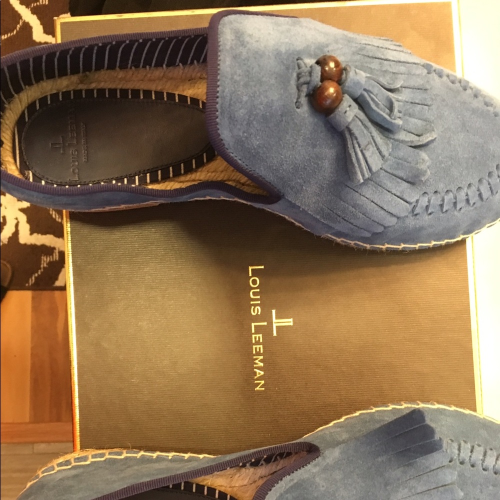 Blue suede espadrilles enriched by leather tassel