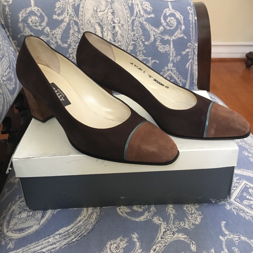 Brown Bailey suede pumps