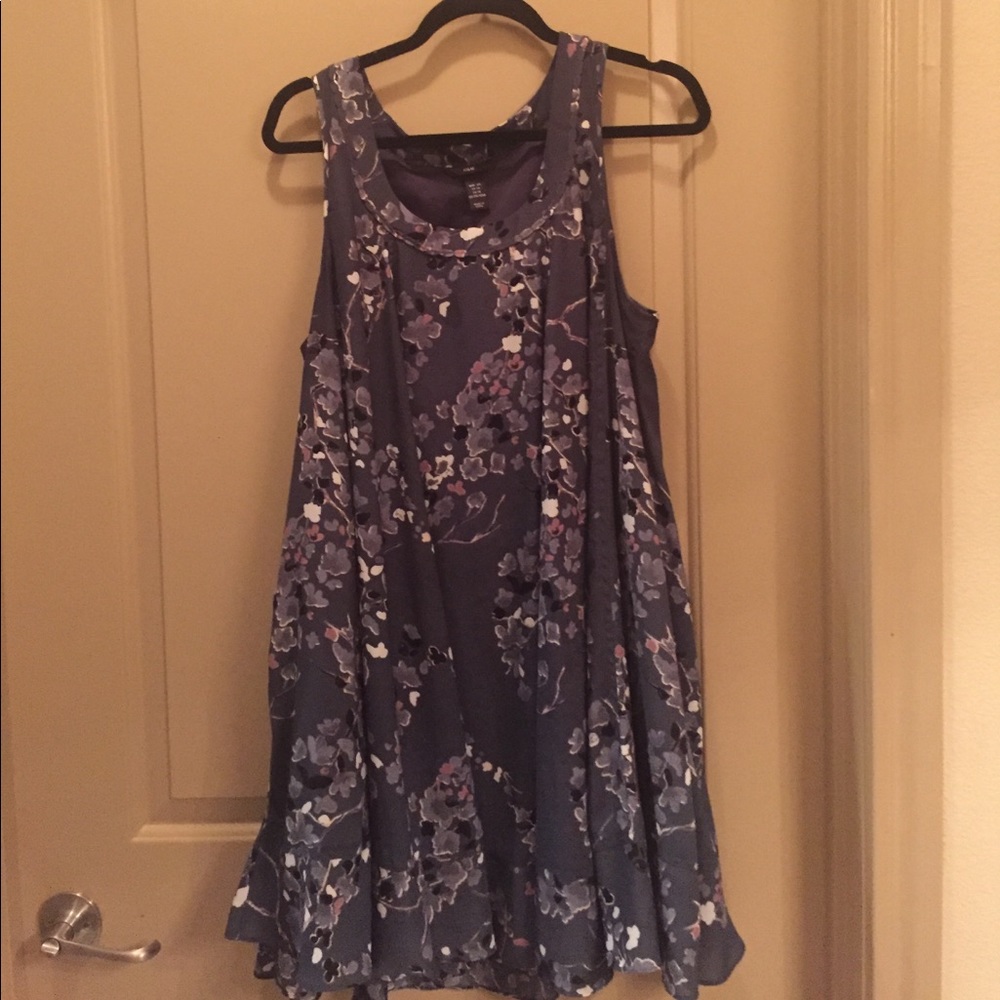 Super flattering evening dress!