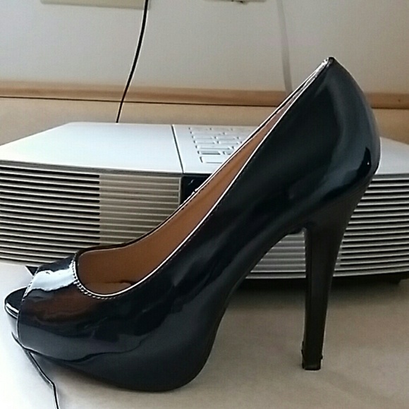 Black peep toe heels - Picture 4 of 4