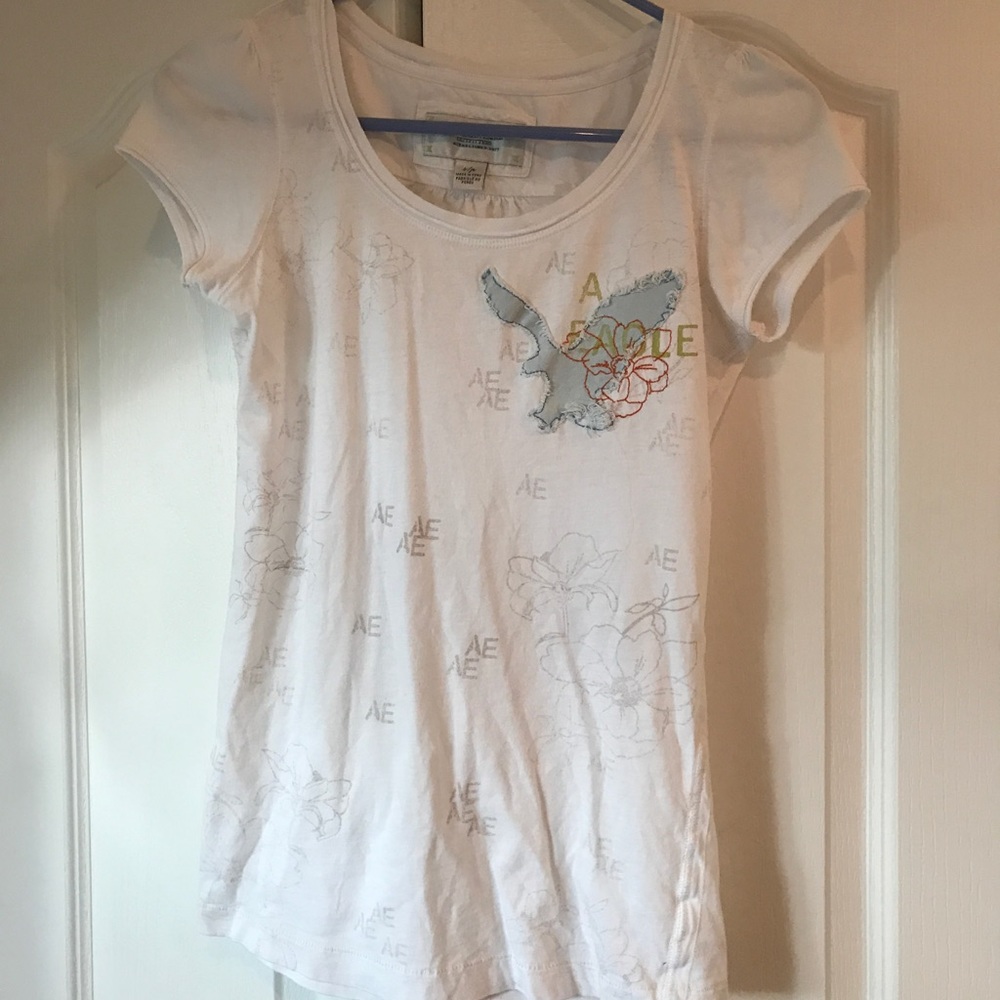 AMERICAN Eagle JUNIORS SMALL white tshirt amazing