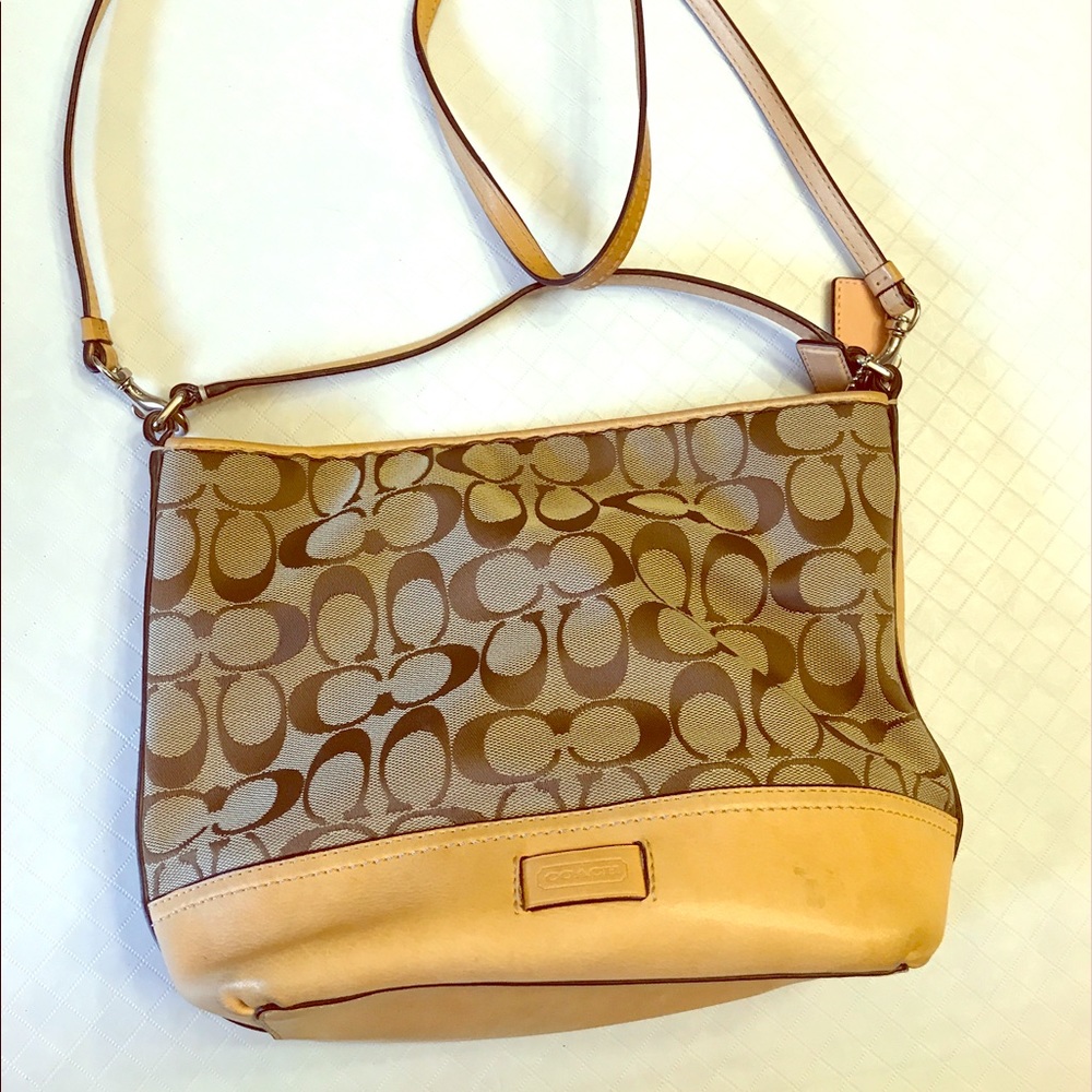 Authentic Coach Signature shoulder bag