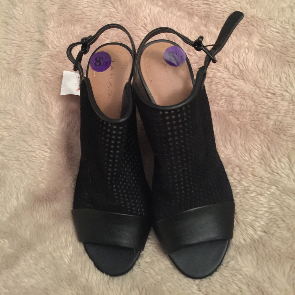 Brand New Tahari black sandal/heels