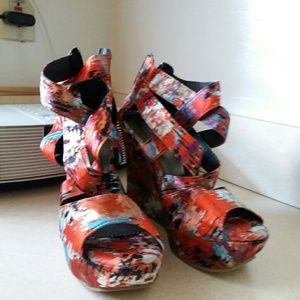 Multi-Color wedges (orange, bljk, purp)