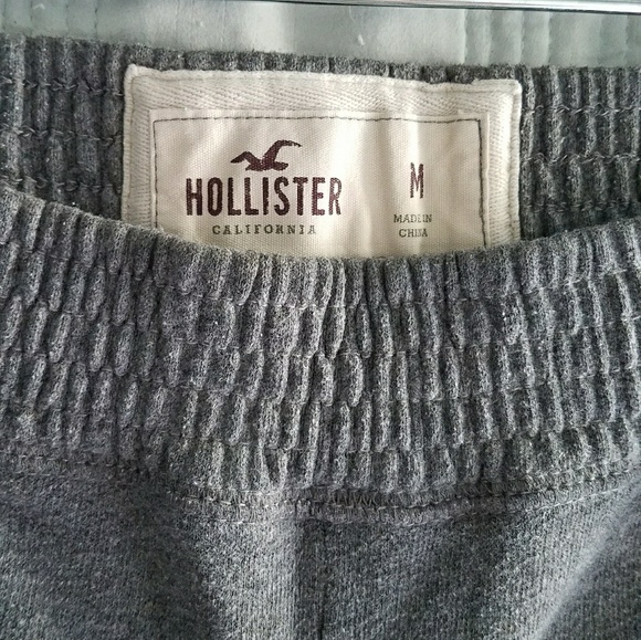 SOLD Hollister Dolphin Hem Cotton Shorts - Picture 2 of 4