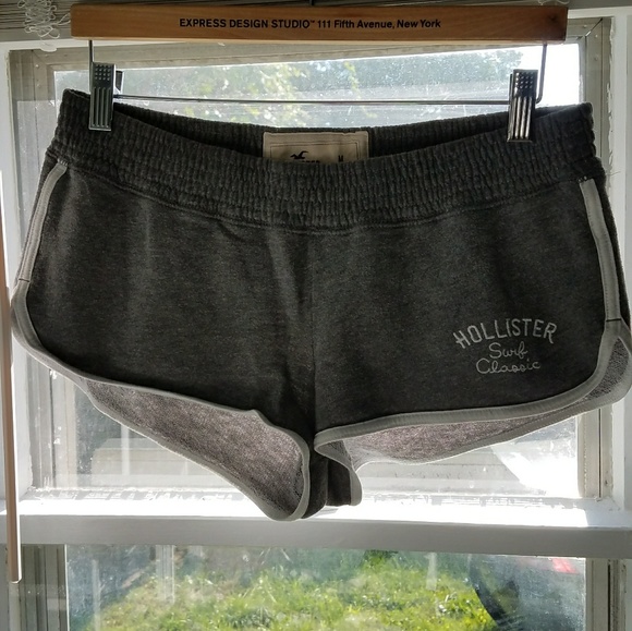 SOLD Hollister Dolphin Hem Cotton Shorts - Picture 3 of 4