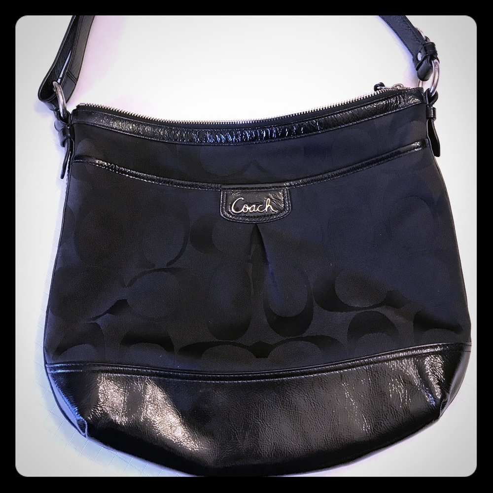 Authentic Coach Signature shoulder bag EUC