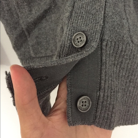 Gray a&f cardigan - Picture 3 of 3