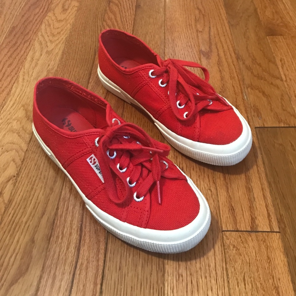 Like new red Superga