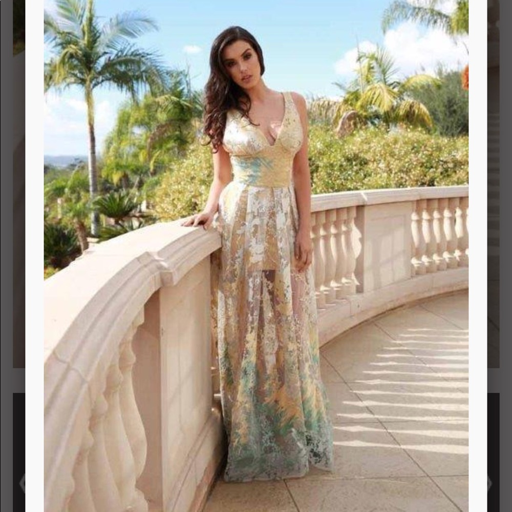 ❌SALE❌Gorgeous Nicole Bakti Dress!