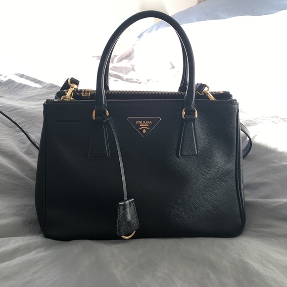 Prada Handbags - Prada Saffiano bag