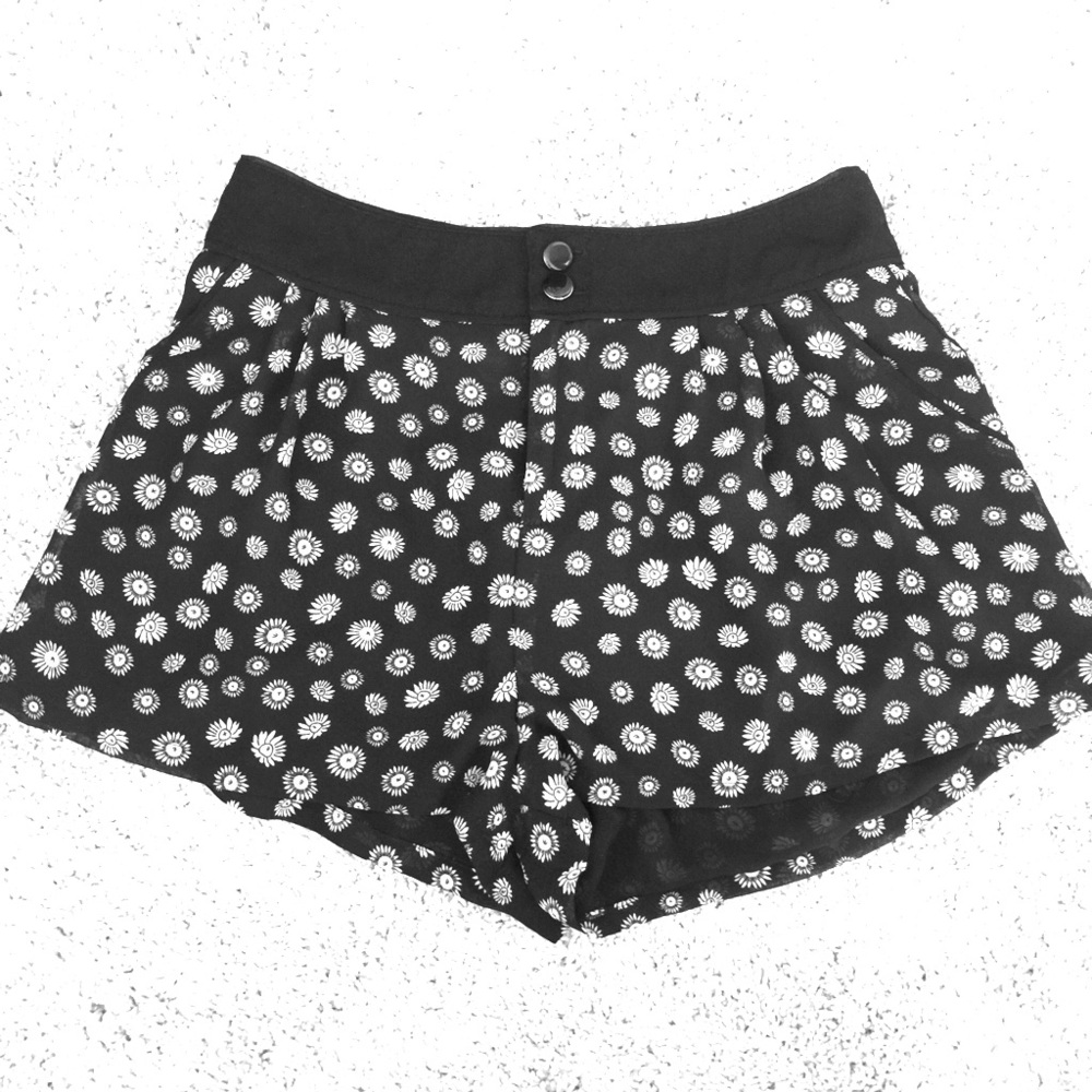 ** NEW ** H&M shorts