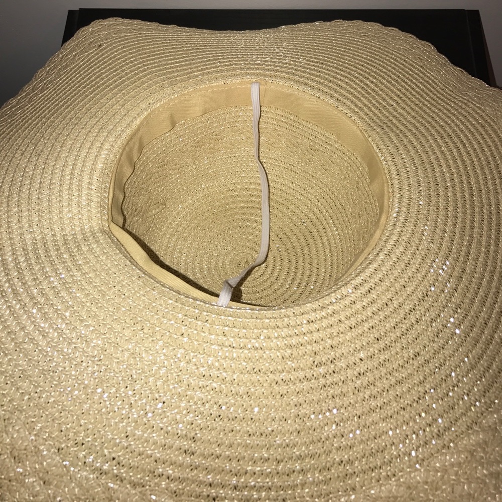 Large sun hat - Picture 2 of 4