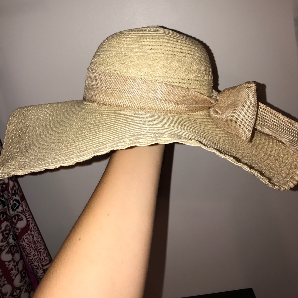 Large sun hat - Picture 3 of 4