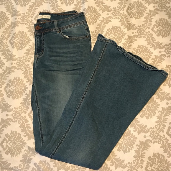 C Est. 1946 Denim women's flare bottom jean. Sz 10 - Picture 6 of 7