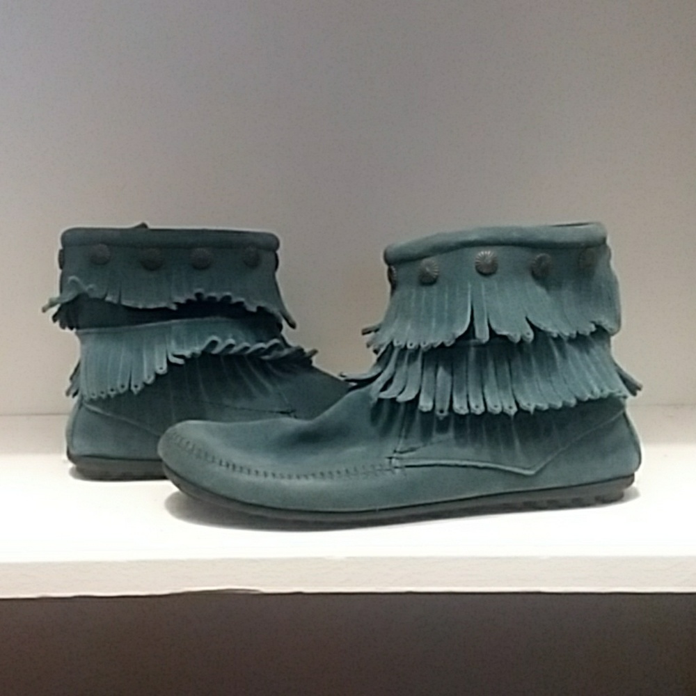 Minnetonka moccasin boots