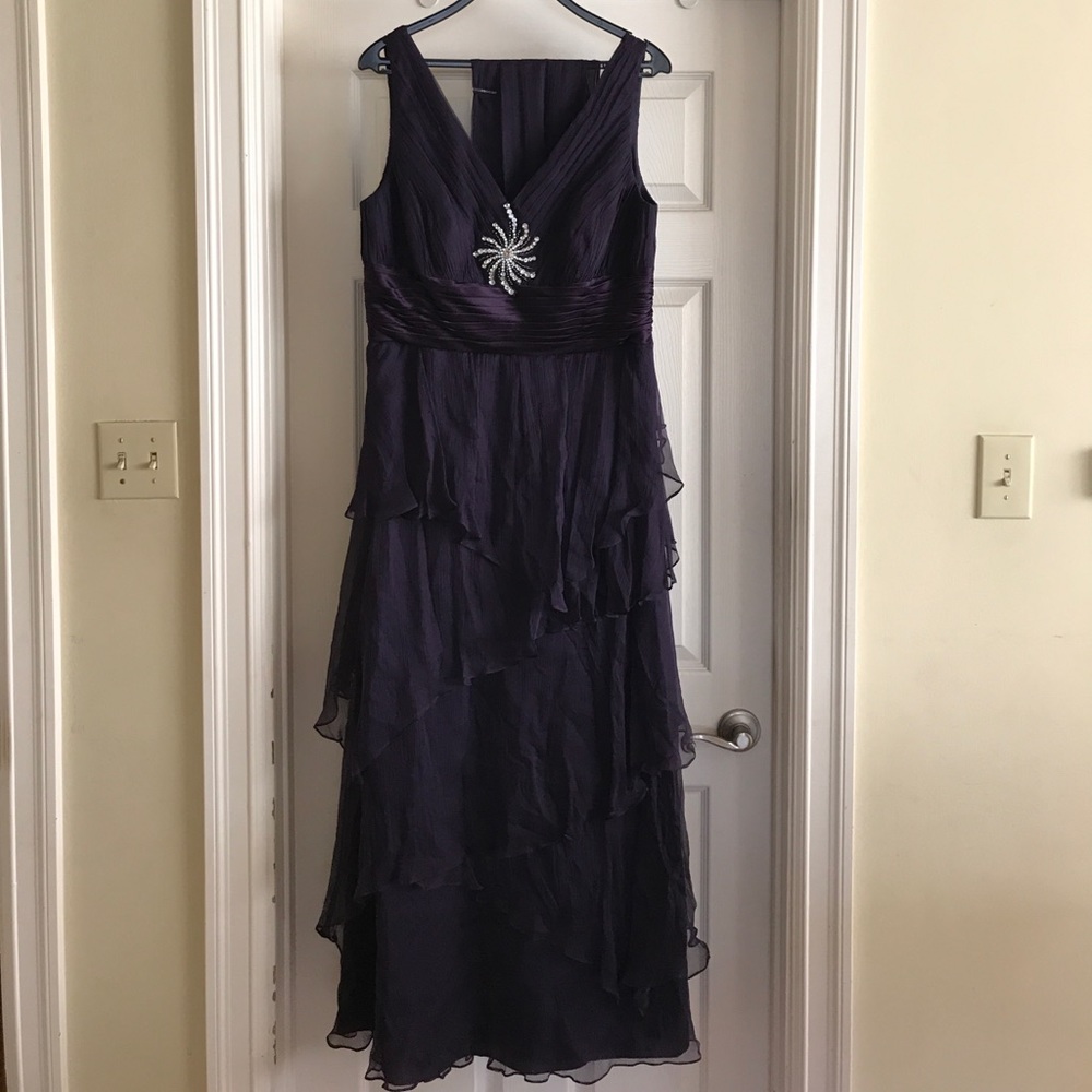 BRAND NEW JOVANI PURPLE GOWN