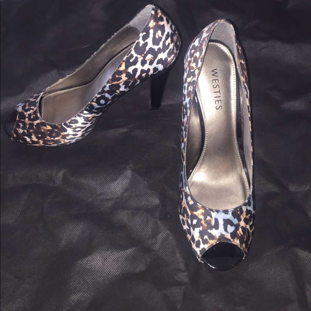 ❗️NWT❗️Leopard Print shoes w/ blue & brown