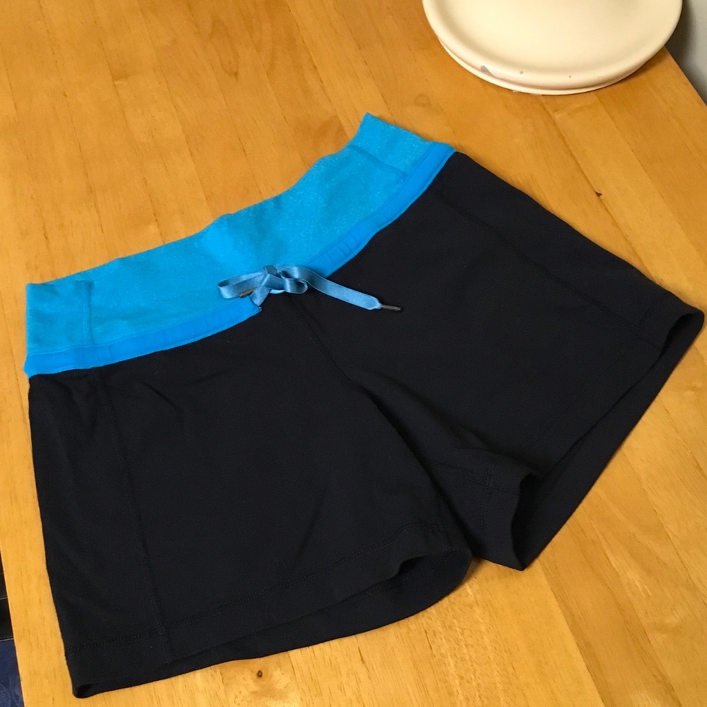 Vintage Lululemon drawstring shorts size 4