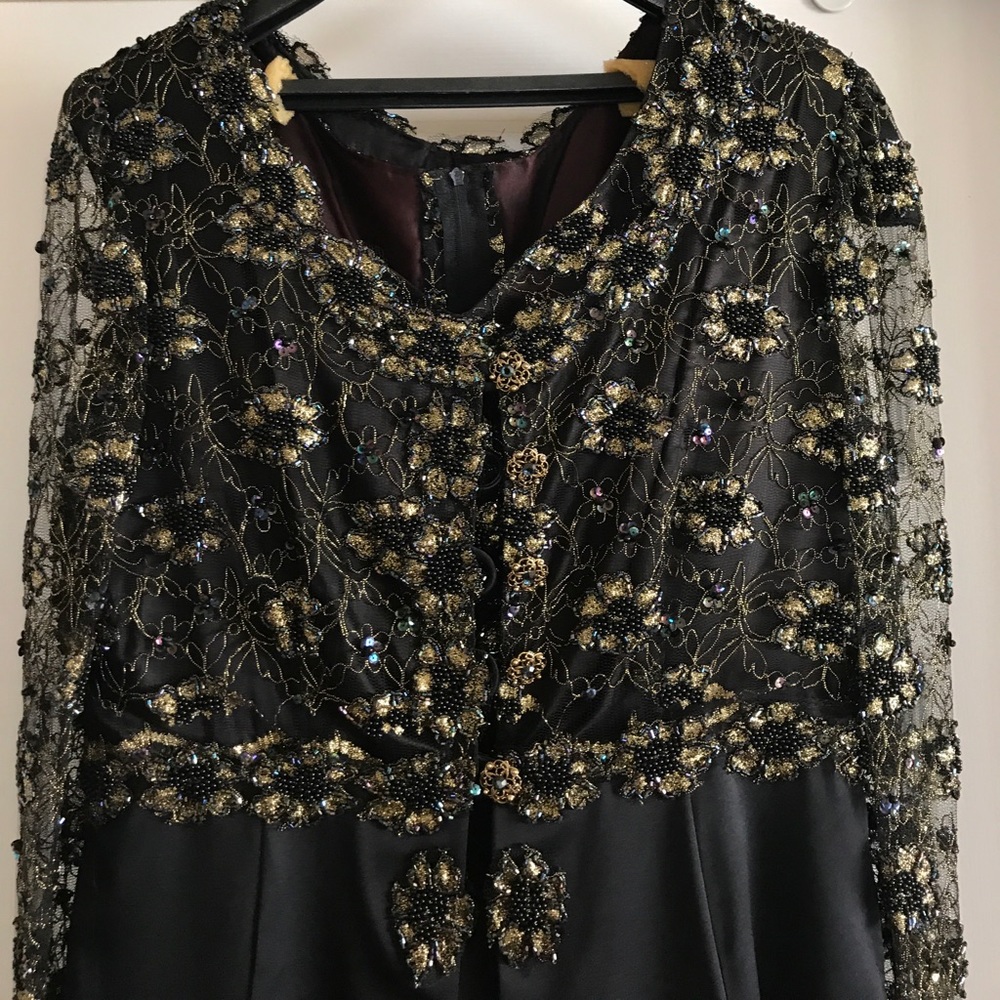 Two Piece Custom Black And Gold Sequence Gown - image 3