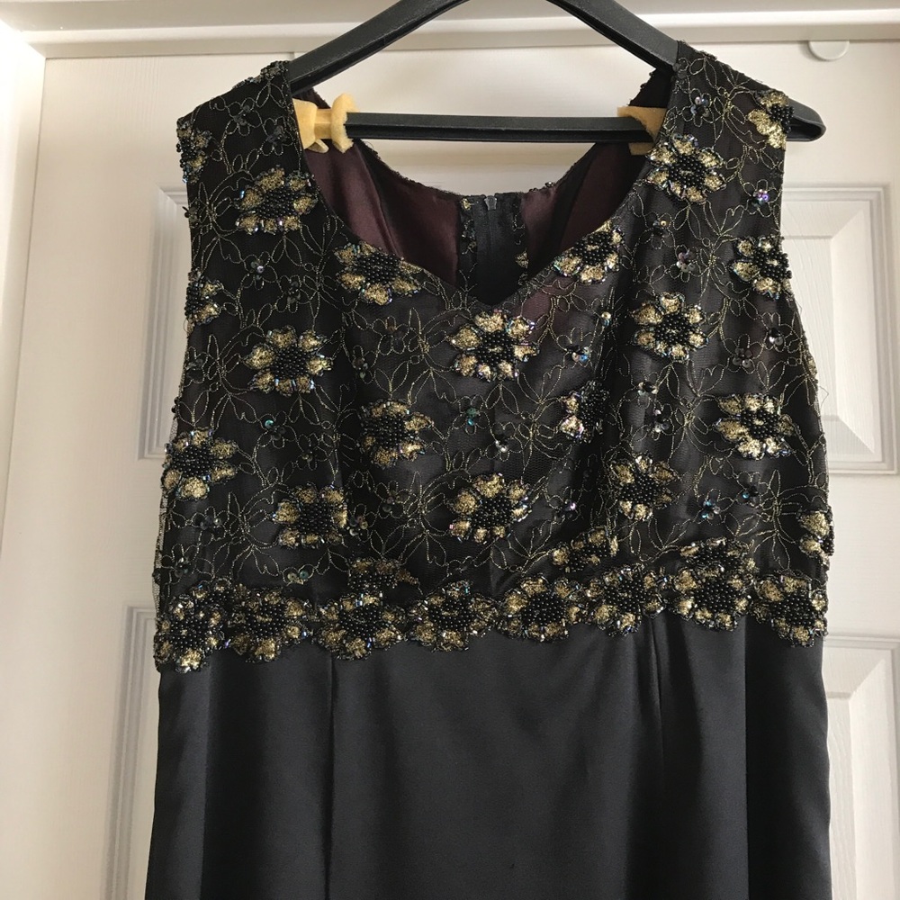 Two Piece Custom Black And Gold Sequence Gown - image 4