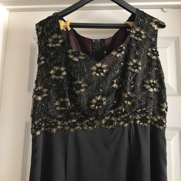 TWO PIECE CUSTOM BLACK AND GOLD SEQUENCE GOWN - Picture 4 of 8