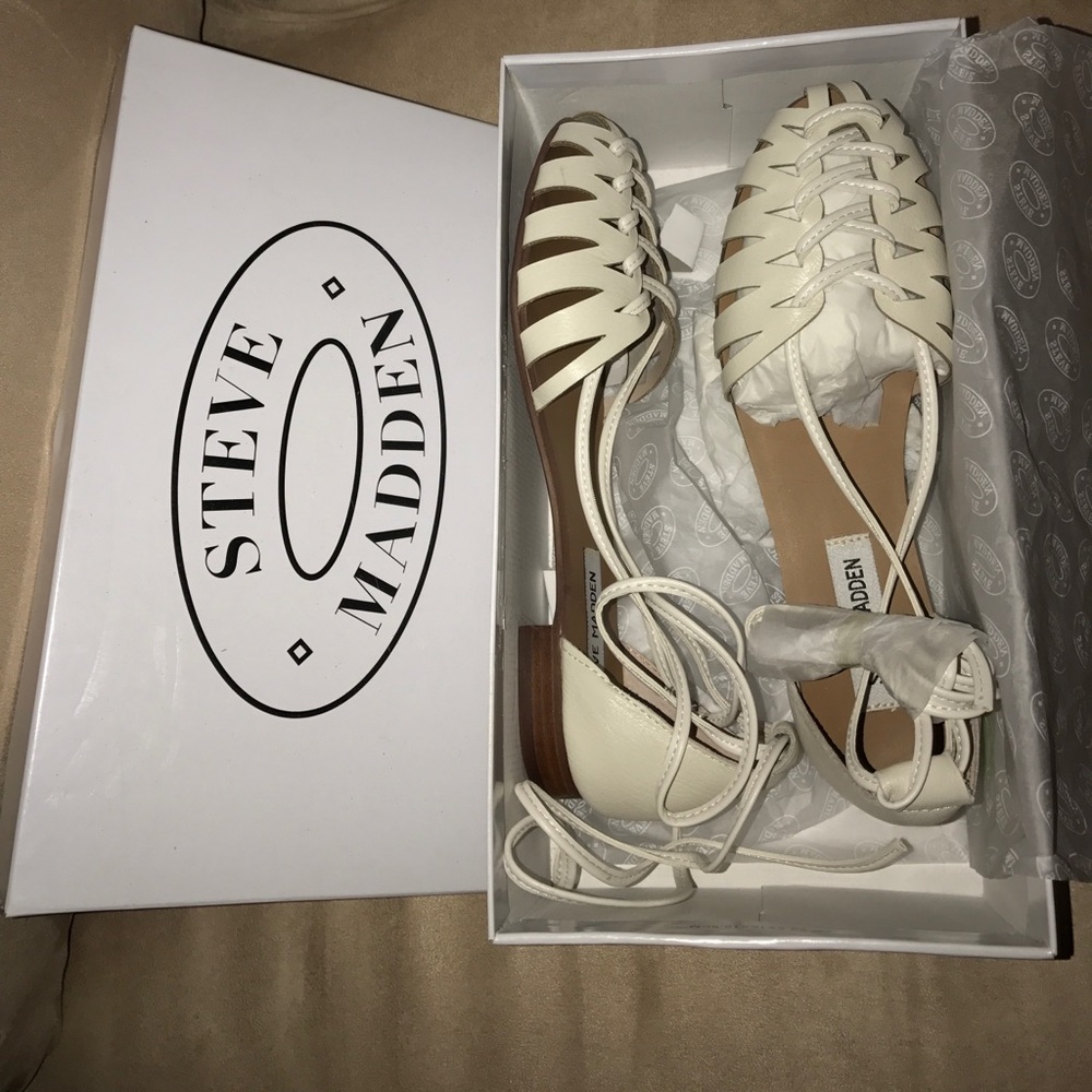 NWB white Steve Madden Flats Sz 8