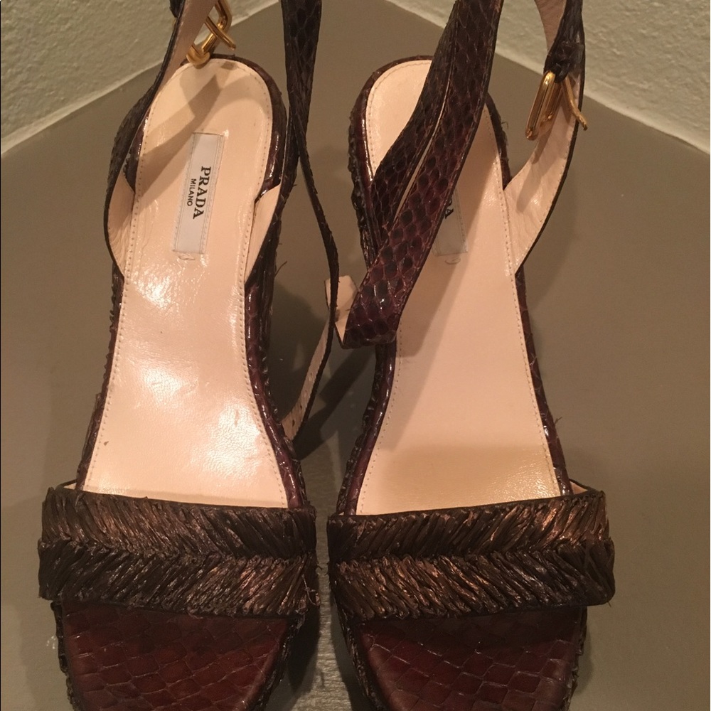 Adorable Prada brown raffia wedges!!! - Picture 2 of 8