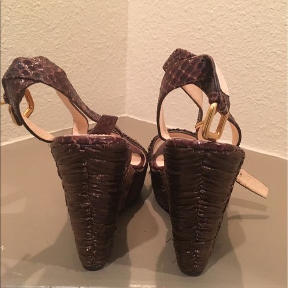 Adorable Prada brown raffia wedges!!! - Picture 4 of 8