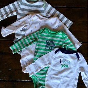 4 baby onesies. Size 0-3 mo. BUNDLE and save $$