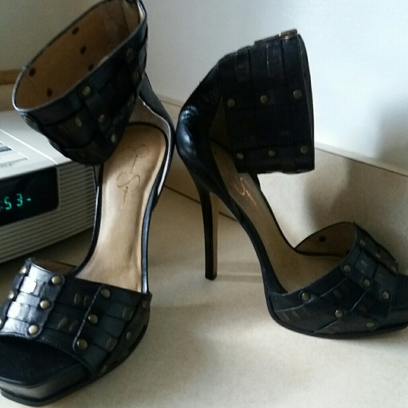 Black heels (peep toe) w/ box - Picture 1 of 4