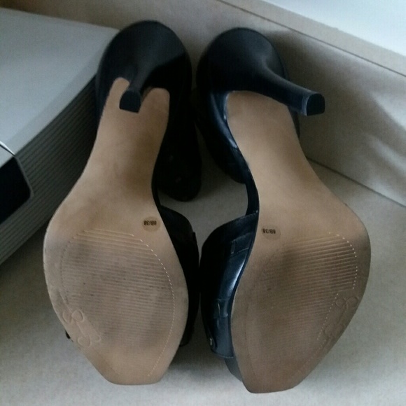 Black heels (peep toe) w/ box - Picture 3 of 4