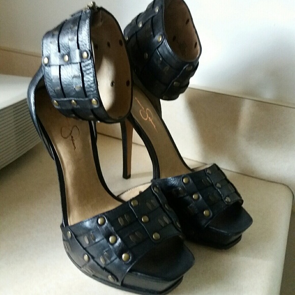 Black heels (peep toe) w/ box - Picture 4 of 4